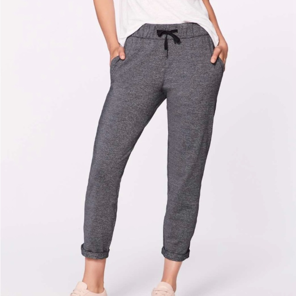 Lululemon On The Fly Pant *28" in Heathered Black - Picture 1 of 12